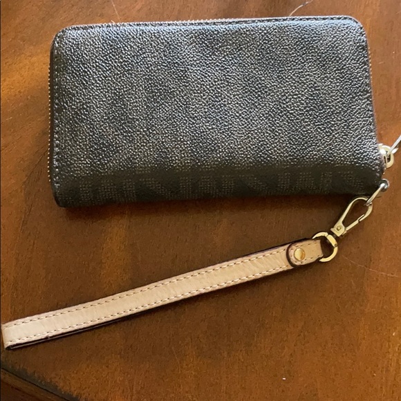Michael Kors Wallet wristlet - Picture 3 of 9